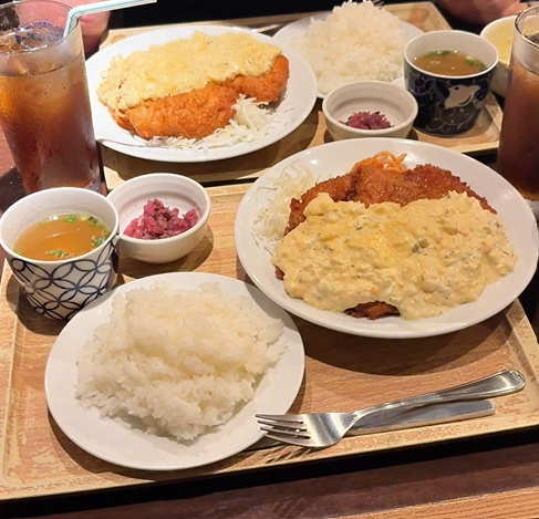 tabelog's tweet photo. 自作タルタルをたっぷりかけていただく。圧倒的インパクトのチキン南蛮

📍チキン南蛮 青島食堂
https://t.co/XdqfcQAv07

おいしい動画を毎日配信中！
https://t.co/rac19V07gB

#チキン南蛮青島食堂 #池袋グルメ #青島食堂 #東京 #食べログ https://t.co/oaOOoMQSs9