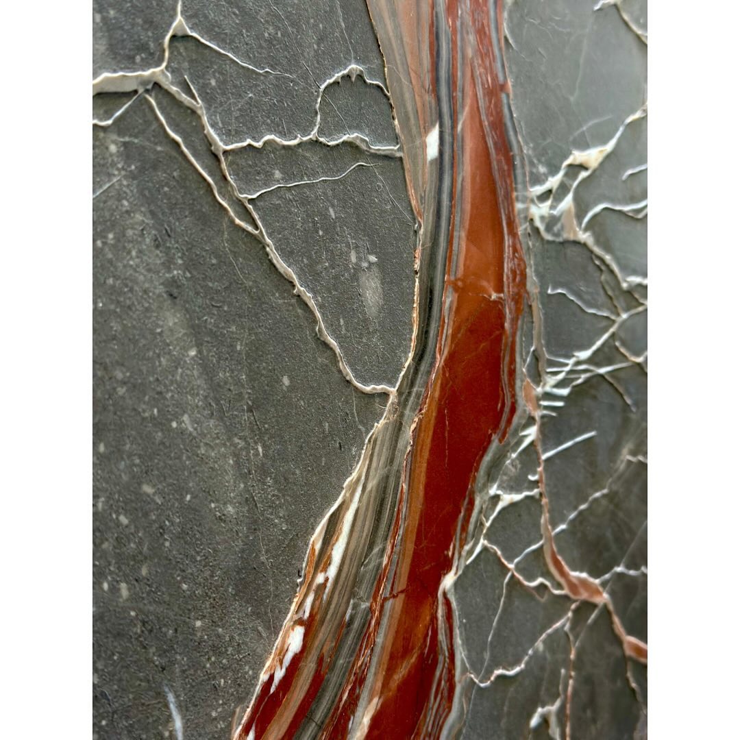johnhernandezkg's tweet photo. Caravaggio’s Shadow ~ Marble with striking veining, further accentuated by the Ipogeo finish. A unique sensory experience to the touch. https://t.co/ebEmqrRBJQ