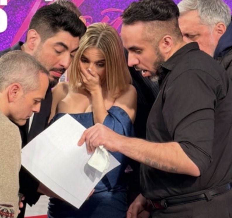 AngeldebritoOk's tweet photo. Moyano le mostró al elenco de Moria, el video de Candela durante su brote psicótico. Desmayada, con los ojos dados vuelta,

Un amor. https://t.co/Gl9d2n2uqc