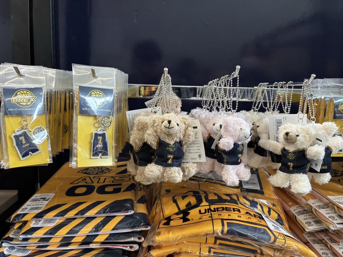 brex_goods's tweet photo. まもなくBREX SHOP先行販売を開始します。チケットをお待ちでない方もグッズ売場をご利用いただけます。最終入場は11:45となります。

グッズを10,000円(税込)ご購入ごとに1回ご参加いただける「プレミア開幕応援くじ」やガチャ(カプセルトイ)コーナーも先行販売と同時にスタート！

皆さまのご来店をお待ちしております。
#BREX #BREXSHOP