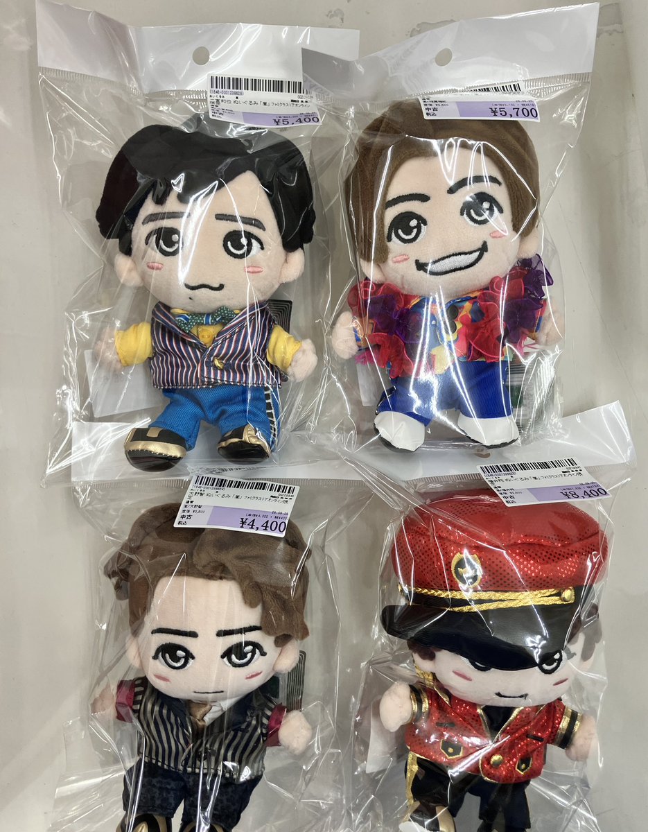 surugaya_naha's tweet photo. 【駿河屋🎉シルバーウィークSALE📷】
ぬいぐるみ 「嵐」 ファミクラストアオンライン限定
相葉雅紀
大野智
櫻井翔
二宮和也

入荷いたしました✨️
ショーケースにて展開中♪

9/18～9/30の期間、ぬいぐるみ・Tシャツ・布製品50％OFFになります🌷
※5000円以上は30％OFFです！

ぜひお見逃しなく👀✨️ https://t.co/GNbnrJVfUz