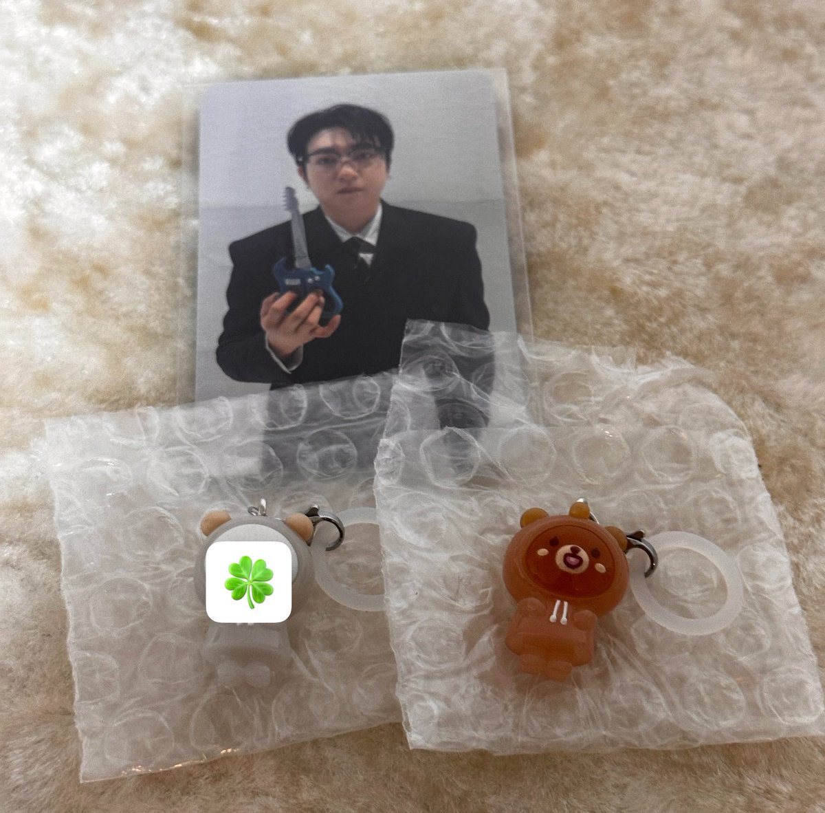 mn_x_mn's tweet photo. DAY6 The decade グッズ
めじるし　チャーム　特典　トレカ

（譲）ソンジン　BANG
（求） ヨンケイ

交換可能な方いましたらよろしくお願いいたします❣️ https://t.co/eIiEu1ZQbq