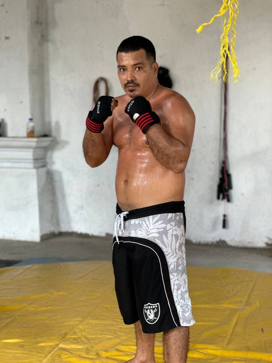 Hetersmx22's tweet photo. Hetero boxeador 🤤🤤🔥😈 #heterosengañados #MACHOPREÑADOR https://t.co/TLA9ImV0yy