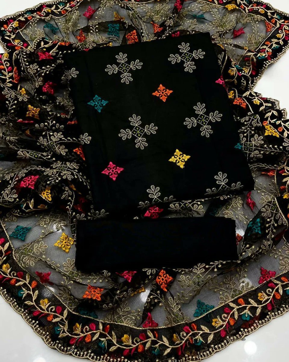 vicneto13's tweet photo. New arrival: 3-piece lawn dress with all-over embroidered shirt, Tarozar lawn trousers, and chiffon dupatta featuring full jaal phulkari embroidery on all 4 sides. Price: 3150/ https://t.co/MRNncRtP4p