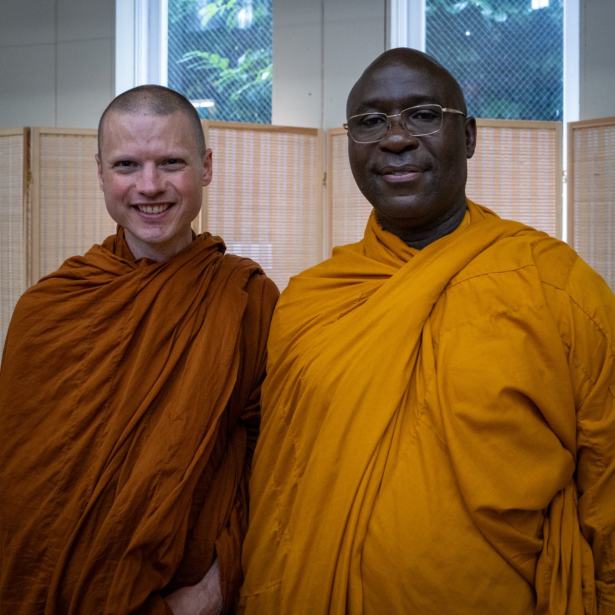 clear_mountain_'s tweet photo. Ajahn Nisabho &amp; Bhante Buddharakkhitta at a Clear Mountain Saturday gathering in Seattle

#theravada #buddhism #monk #sangha https://t.co/Pb6OqRJwXK