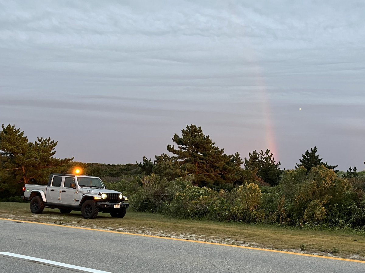 nysdotli's tweet photo. Jumping on tonight’s Long Island rainbow and orange sky trend. 
📍Ocean Parkway https://t.co/ukVjVTVRm1