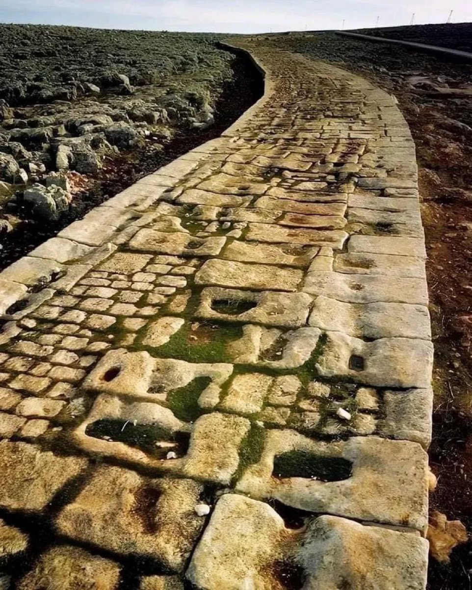 TarihteOan's tweet photo. Antakya’dan Halep’e uzanan 2000 yıllık Antik Roma Yolu. https://t.co/CcLswreLDn