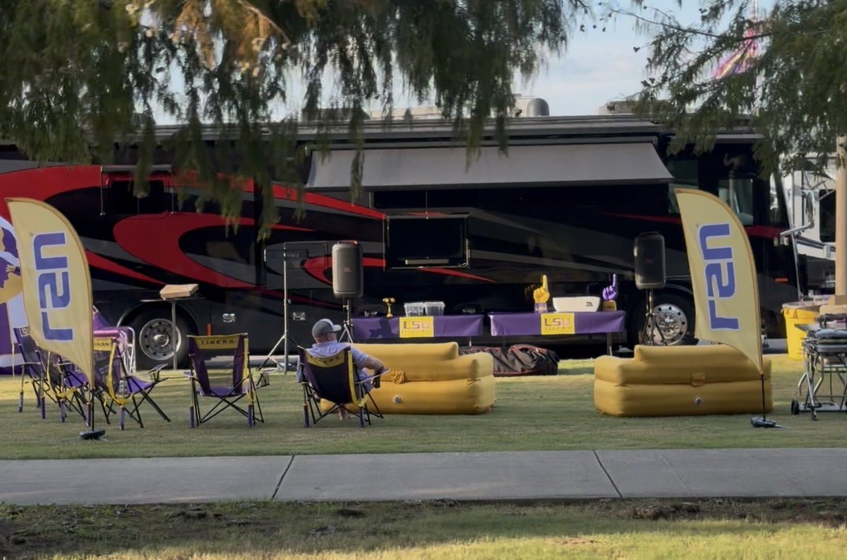 FreddyLA7's tweet photo. So cool to see how many people are already here on Friday with their huge RVs setting up their tailgates.

This seems like the ideal weekend. Driving to the university with your big RV, setting up your tailgate, spending Friday evening there with a beer watching college football. Then Saturday you have the crazy tailgating with everyone, go to the stadium for the game and drive back home on Sunday.