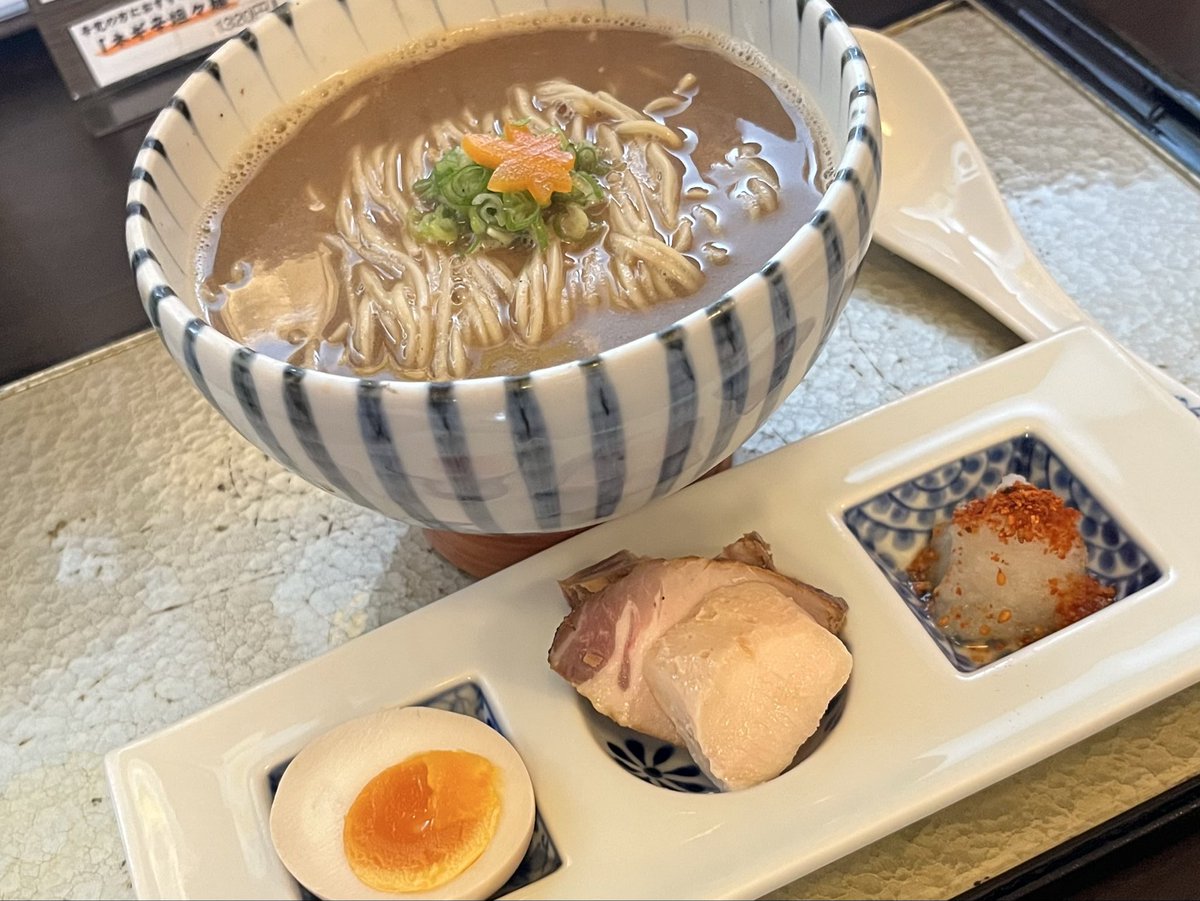 566yuu's tweet photo. 麺屋八っすんば
焼き秋刀魚らぁ麺

今年初の焼き魚系らぁ麺🐟
リアル秋刀魚より食べやすくって♪

ごちそうさまでした https://t.co/ig62iWXQfq