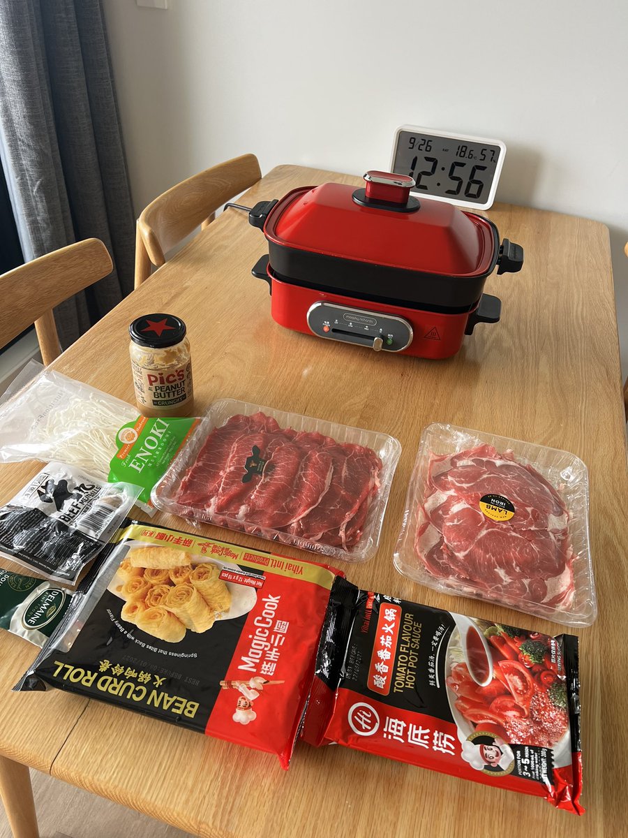 KunKunkhun's tweet photo. 下雨天，吃火锅🍲 https://t.co/RzFrSJQi84