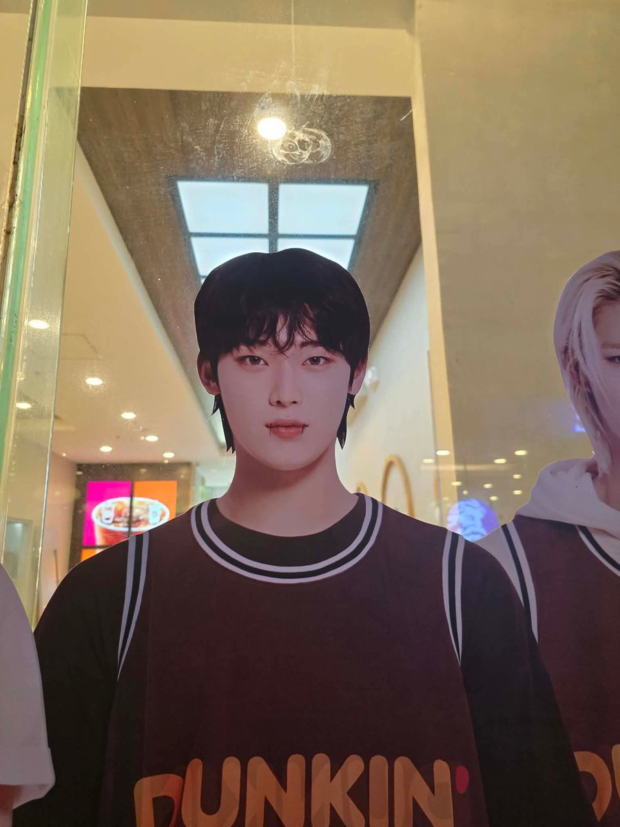 SunooKim246's tweet photo. Not my family sending this to me this morning when I'm at home alone. 😭😭🤣

My dad be like : Your crush is so tall.
(Talking about the life size poster) 

Me: Pa, he is not my crush but my adopted son. 

Pa: ??  
#Sunoo #KimSunoo https://t.co/dtHupO1Kir
