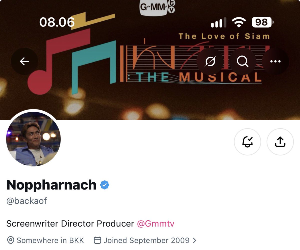 nongsiii's tweet photo. oooh i just realized phi aof already changed his x header to love of siam’s 😭✌🏻 https://t.co/Mq1hva2dLS