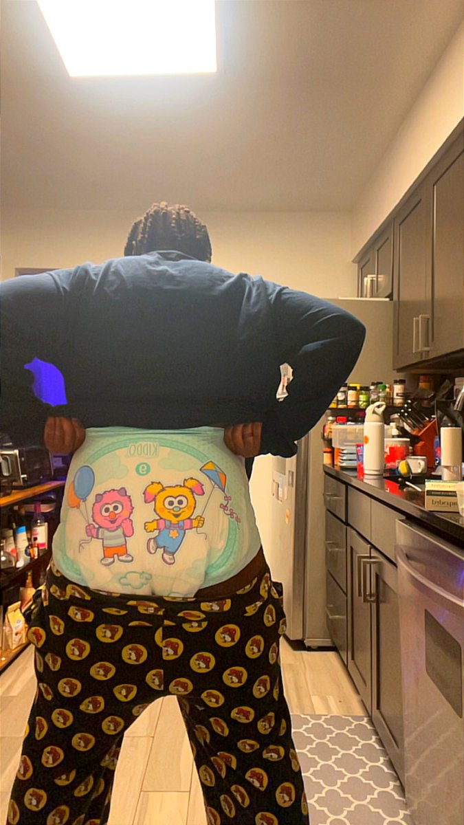 IzzyyBearrx's tweet photo. Happy BDF yall ππ§Έ #abdl #diaperlover #BDF https://t.co/YOaOokMK06