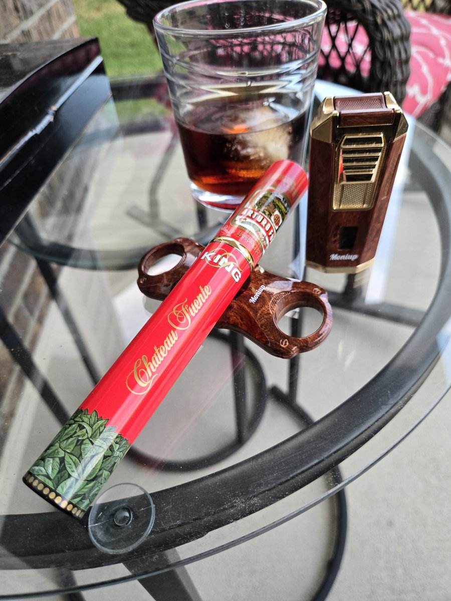 AntMan2270's tweet photo. Happy Fuente Friday, ladies and gentlemen. Cheers! https://t.co/BYj8iYgU8s