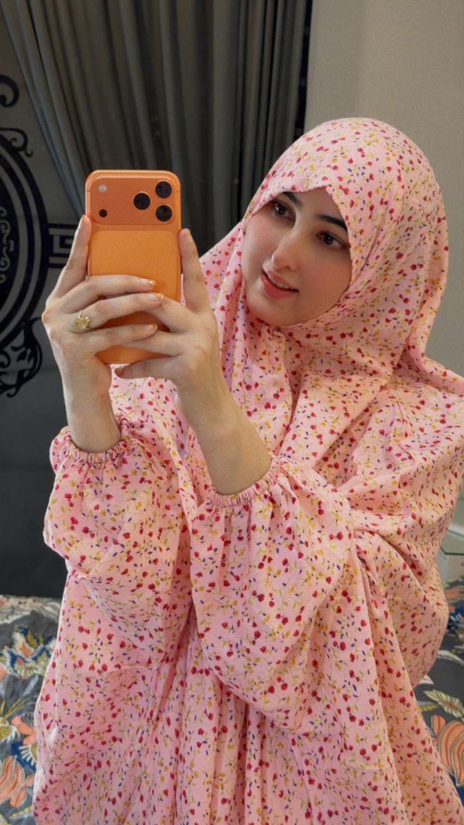 Nain_Tara_20's tweet photo. 🤍 Khauf Rab ka rakho, duniya ka nahi. Kyunki duniya ka khauf duniya mein hi reh jaayega aur Rab ka khauf Jannat tak le jaayega 🌸🤲✨ https://t.co/oTNUmmkxGo