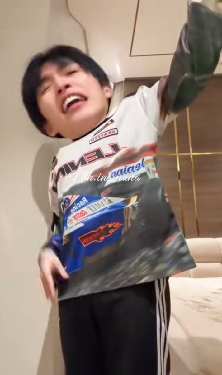 Fakeidol4804's tweet photo. Ôi=)) hoa mắt rồi ae ơi, sao t lại thấy nguyên cây láp của cody v https://t.co/HSiC43Vrjb