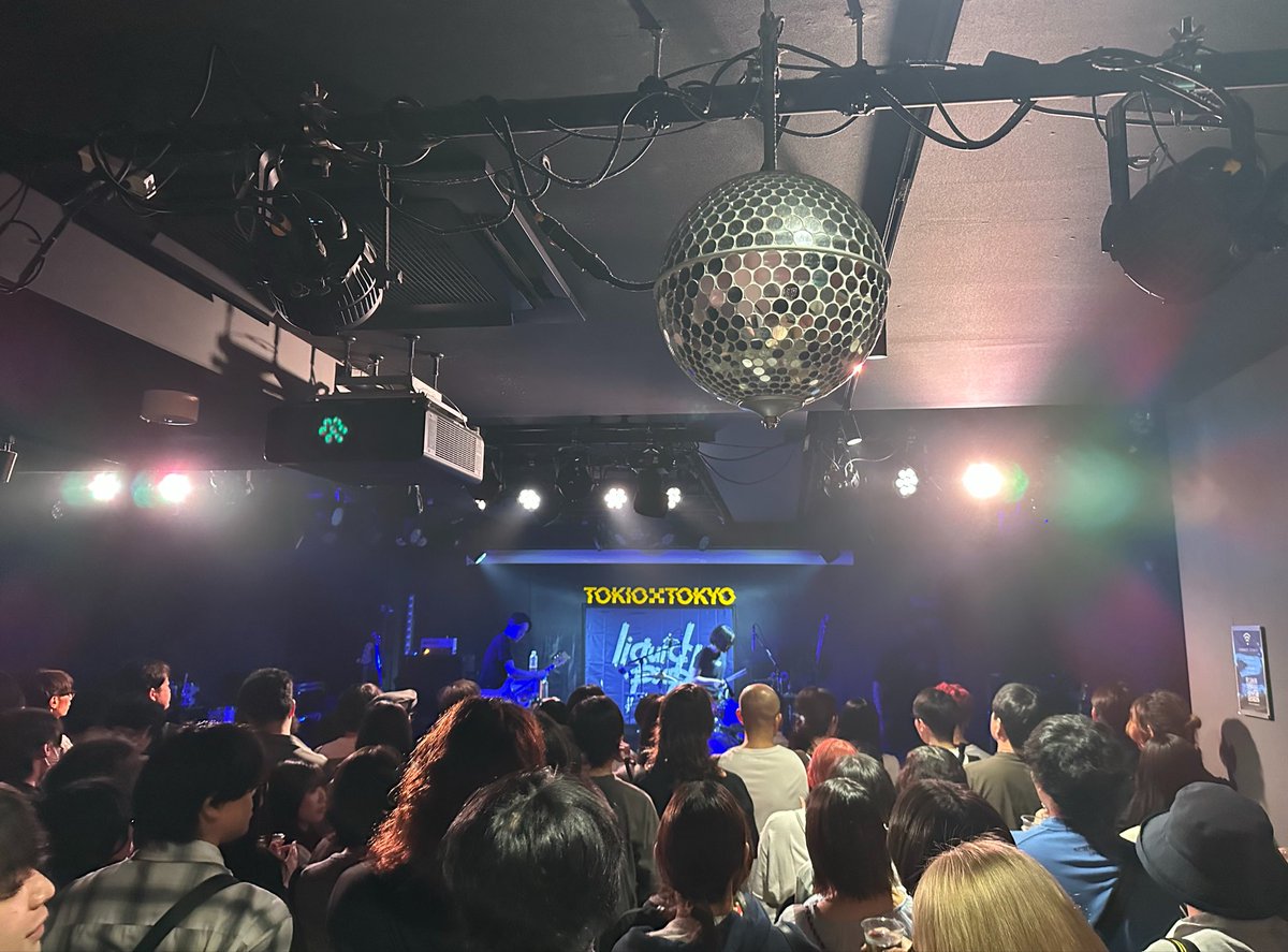 Kumi_rico33's tweet photo. liquid people 『COMEBACK MY YOUTH -ONEMAN SHOW-』
@渋谷TOKIO TOKYO
初ワンマンのSOLD OUT公演!!
リキピだけを観に来てくれたお客さんでトキトキのフロアがパンパンに埋め尽くされた様子は、ステージから見てきっと最高な景色だった事でしょうね🥹✨
とても良いライブでした👏
#liquidpeople https://t.co/Q4zIFe76OZ