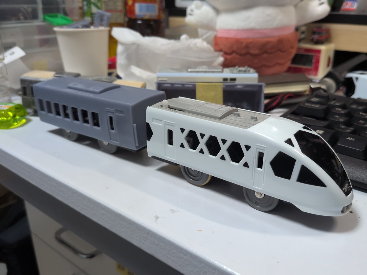 AkijiExpress's tweet photo. 特急車＝短い中間車って刷り込みのせいで、凄まじい違和感がある https://t.co/O5sYuyMrlO