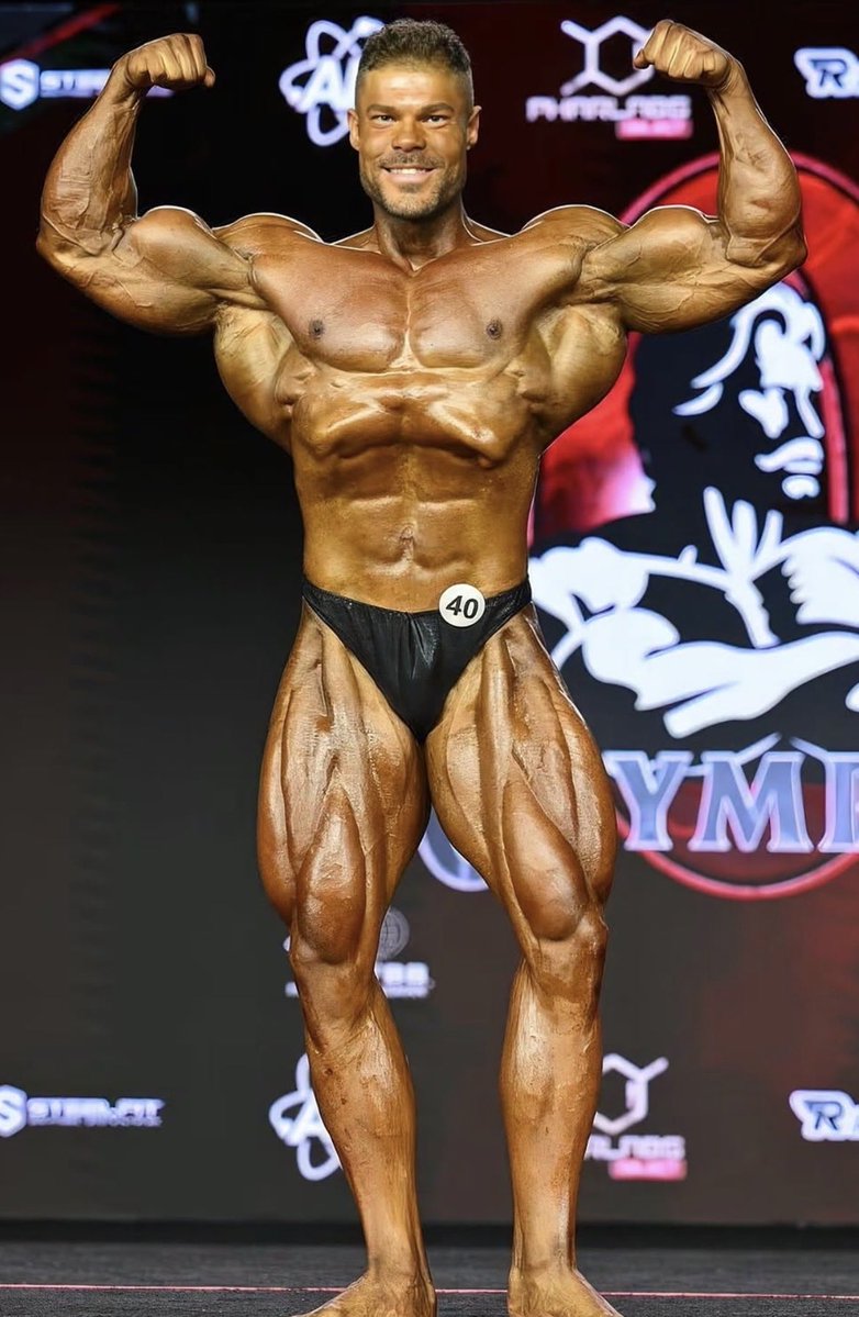 BBSchizo777's tweet photo. wtf. The is Mr Olympia caliber. The judges suck https://t.co/mfuTYd1Ov8