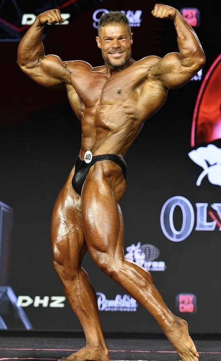BBSchizo777's tweet photo. wtf. The is Mr Olympia caliber. The judges suck https://t.co/mfuTYd1Ov8