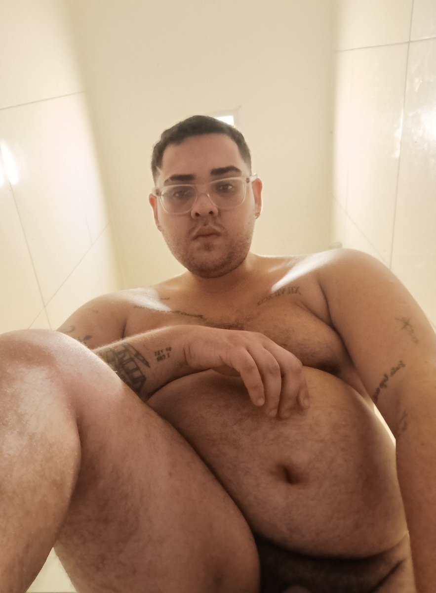oescritoso's tweet photo. tá tarde pra postar? #FatBoyFriday https://t.co/U17BwFb9zj