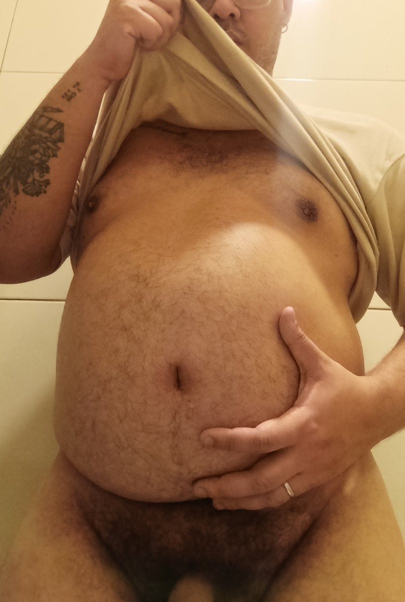 oescritoso's tweet photo. tá tarde pra postar? #FatBoyFriday https://t.co/U17BwFb9zj