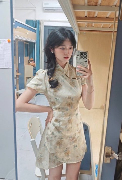 Iria47654184's tweet photo. 有男生要来锐评我19的福嘛🥺                                                                

刚睡醒来X发泄了                    

流言2   我真发 https://t.co/xMRSjPnFtx
