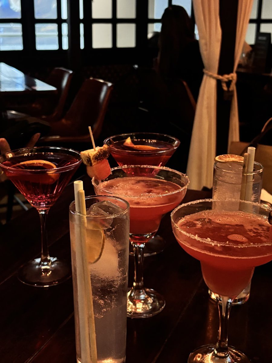 liroseus's tweet photo. ——  Last night in Paris. https://t.co/GAQlAfvcFz