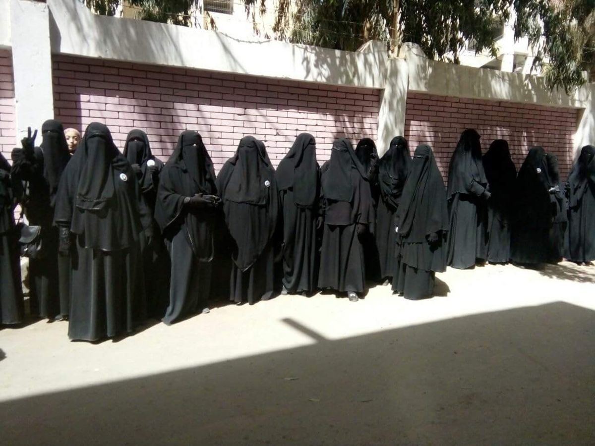 dfrcv8181's tweet photo. #no_more_Niqab
#٢٠٣٠_بلا_نقاب
To conceal a woman’s face is to conceal more than her features; it is to obscure the very language through which she is recognized, remembered, and encountered by the world
ذكريات بدون هويه https://t.co/APjpGDq7Fl