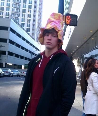 dstqrkey's tweet photo. let me not forget my big stupid hat https://t.co/RHK3emkuaN