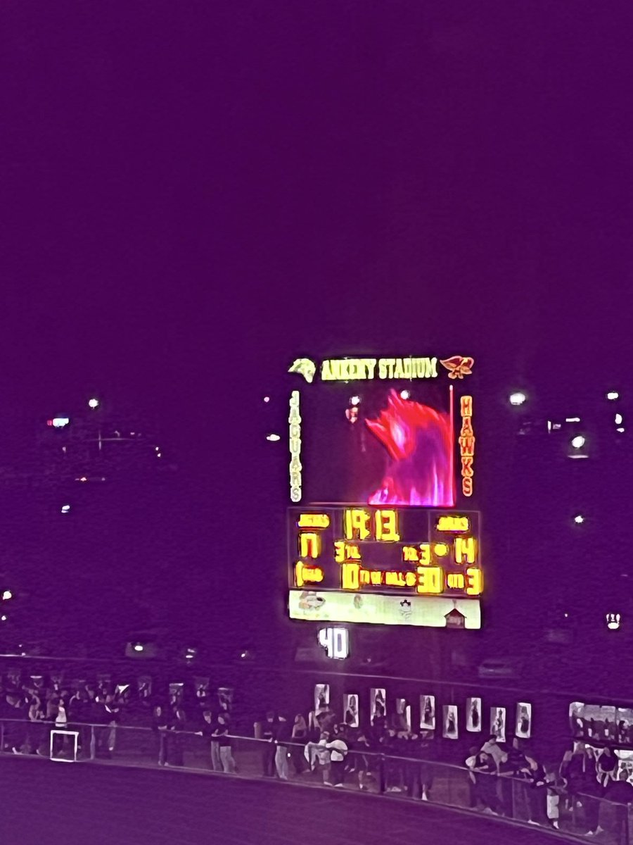 jwslick11's tweet photo. Great half here in Ankeny!

Ankeny Centennial start the game 14-0 with great play from
 #5 Brekken Miller and #7 Cade 
Newman

But, Urbandale come back led by QB #5 Landon Rinnan in the 2nd quarter to cut the lead to 17-14 Centennial at halftime!

In for a treat of a 2nd half! https://t.co/kB2jNA9qT0