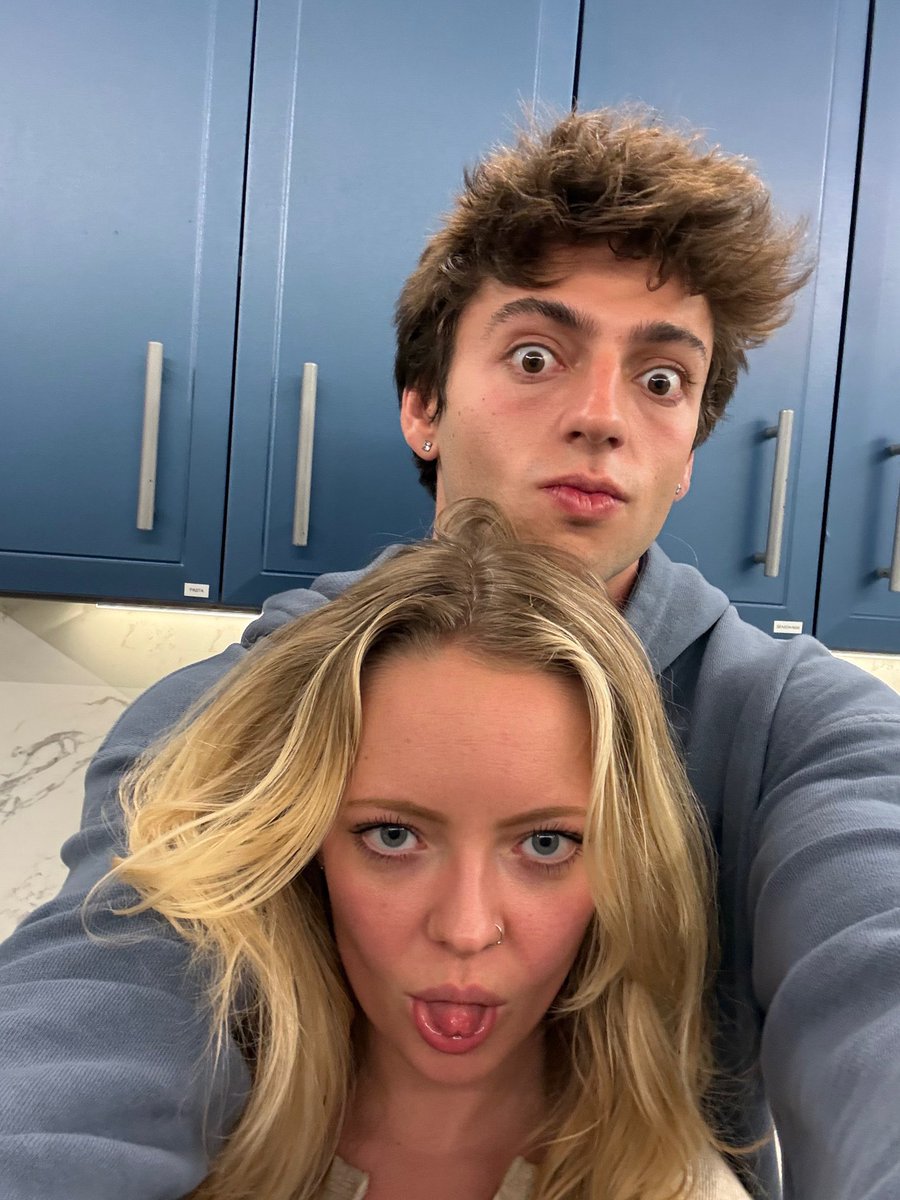 toniscg's tweet photo. @AmazingRaceCBS get drew and melody as partners on a season please thanks #bb28 https://t.co/lF7aWM0wqf