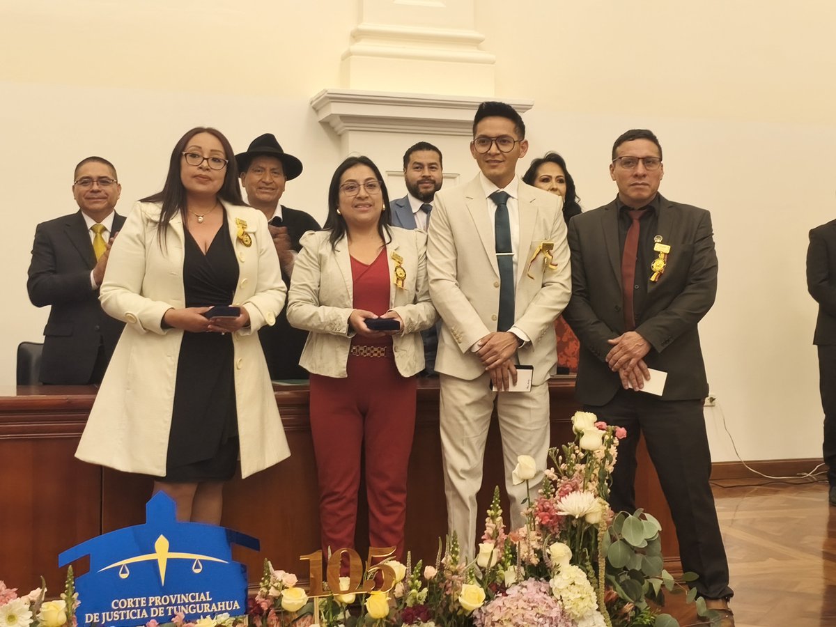 CorteTungurahua's tweet photo. @IvnGarzn1 En el marco de la Sesión Solemne por los 105 años de vida institucional de la @CorteTungurahua, se reconoció los 10, 15, 30 y 35 años de servicio de varios funcionarios judiciales de la provincia y se entregaron placas de felicitación por el aniversario de la entidad. https://t.co/a0ARDBlHEJ