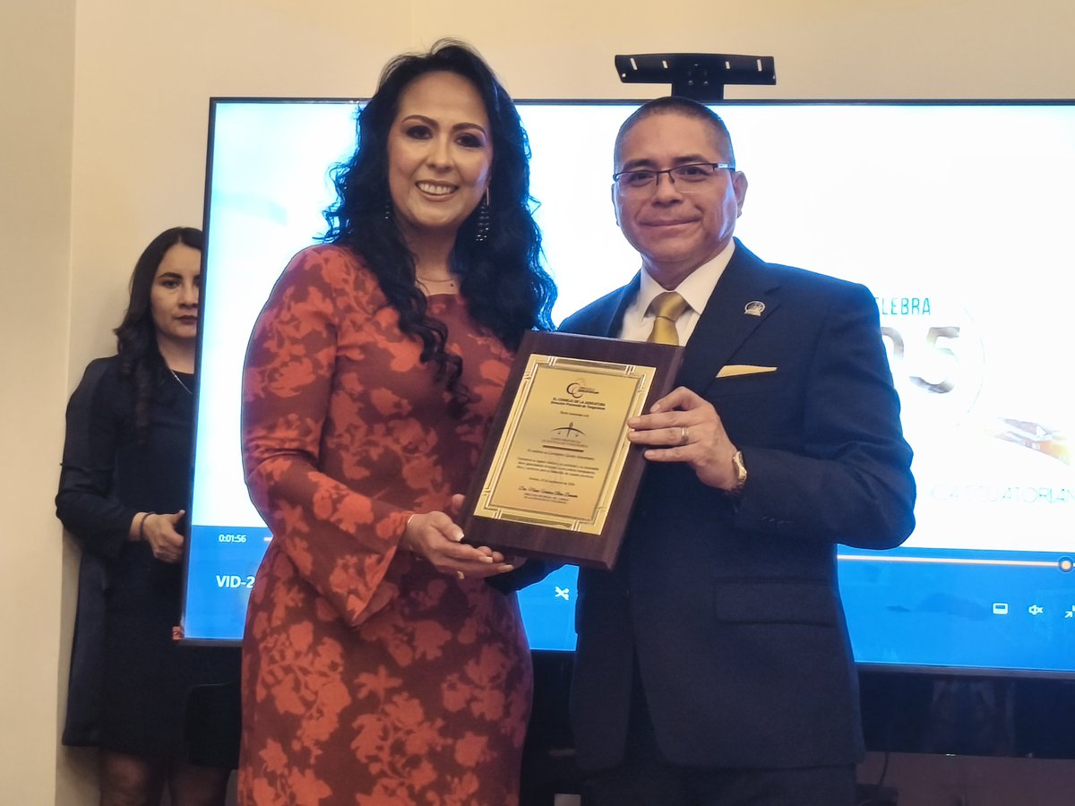 CorteTungurahua's tweet photo. @IvnGarzn1 En el marco de la Sesión Solemne por los 105 años de vida institucional de la @CorteTungurahua, se reconoció los 10, 15, 30 y 35 años de servicio de varios funcionarios judiciales de la provincia y se entregaron placas de felicitación por el aniversario de la entidad. https://t.co/a0ARDBlHEJ