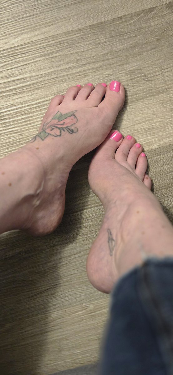 YourGingerBelle's tweet photo. Grocery shopping wore me OUT 🛒🍓 These poor little feet did all that work… I think they deserve to be spoiled now 😌👣

Who’s volunteering? 💕 #footfetısh #feet #redhead #milf #customcontent #feetfetısh #toes https://t.co/0cYF1lF6JL