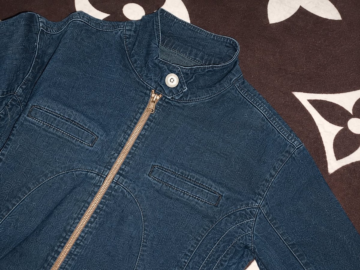fruityourfrog's tweet photo. wts zipper denim jacket
•good condition
• ld 85 pj 54
🏷️40k bisa co 🍊 https://t.co/6zIKWwVIO0
