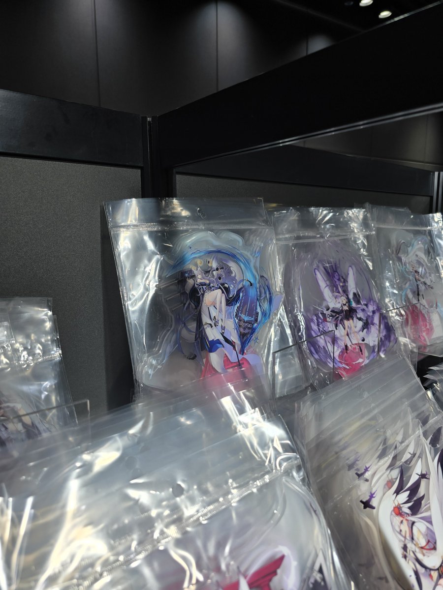 poteto123451's tweet photo. 信濃のアクスタ買えたからすぐに横須賀ごー！
信濃のアクスタ復活してるから裏に在庫あるっぽいな https://t.co/RCKJW6BhFc