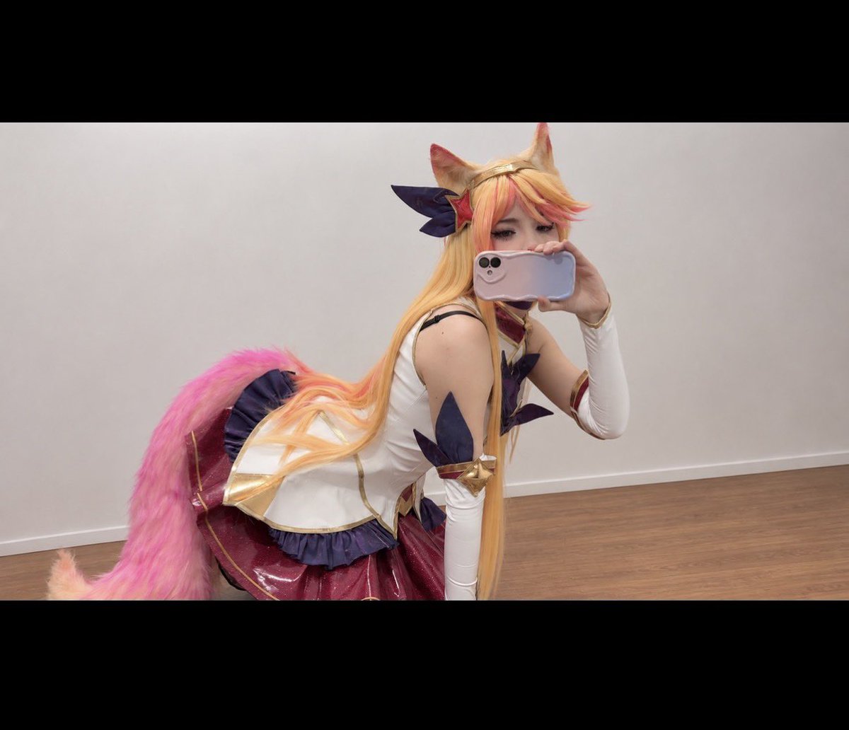 Nymphiacos's tweet photo. Ahri guardiana estelar miau 
#lol #cosplay https://t.co/5liphkqrKO
