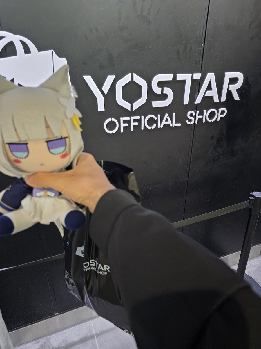 poteto123451's tweet photo. 信濃のアクスタ買えたからすぐに横須賀ごー！
信濃のアクスタ復活してるから裏に在庫あるっぽいな https://t.co/RCKJW6BhFc