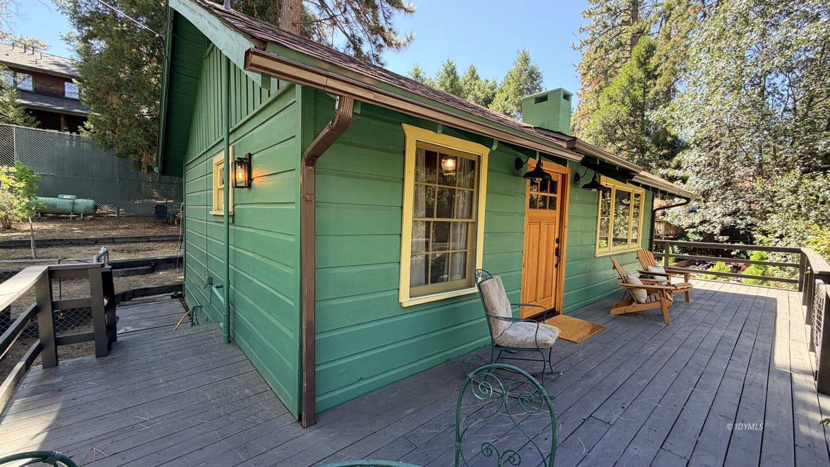 astewartidy's tweet photo. New Listing: 53685 Country Club, Idyllwild. Stand-alone 1-bed home with a rock fireplace. $1,800. Schedule a showing.
https://t.co/ekIui8U8lV https://t.co/s0eT8yDH36