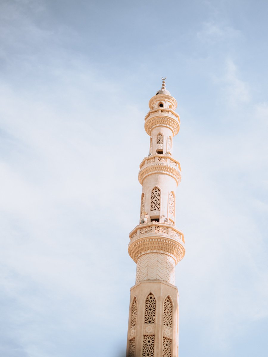 allisonroduuam's tweet photo. If you’re in Hurghada, don’t miss visiting this beautiful mosque. The exterior was stunning; we didn’t go inside, but that’s possible too. Combine it with a visit to Hurghada Marina and the fish market, all within walking distance. https://t.co/nndO2yrZWI