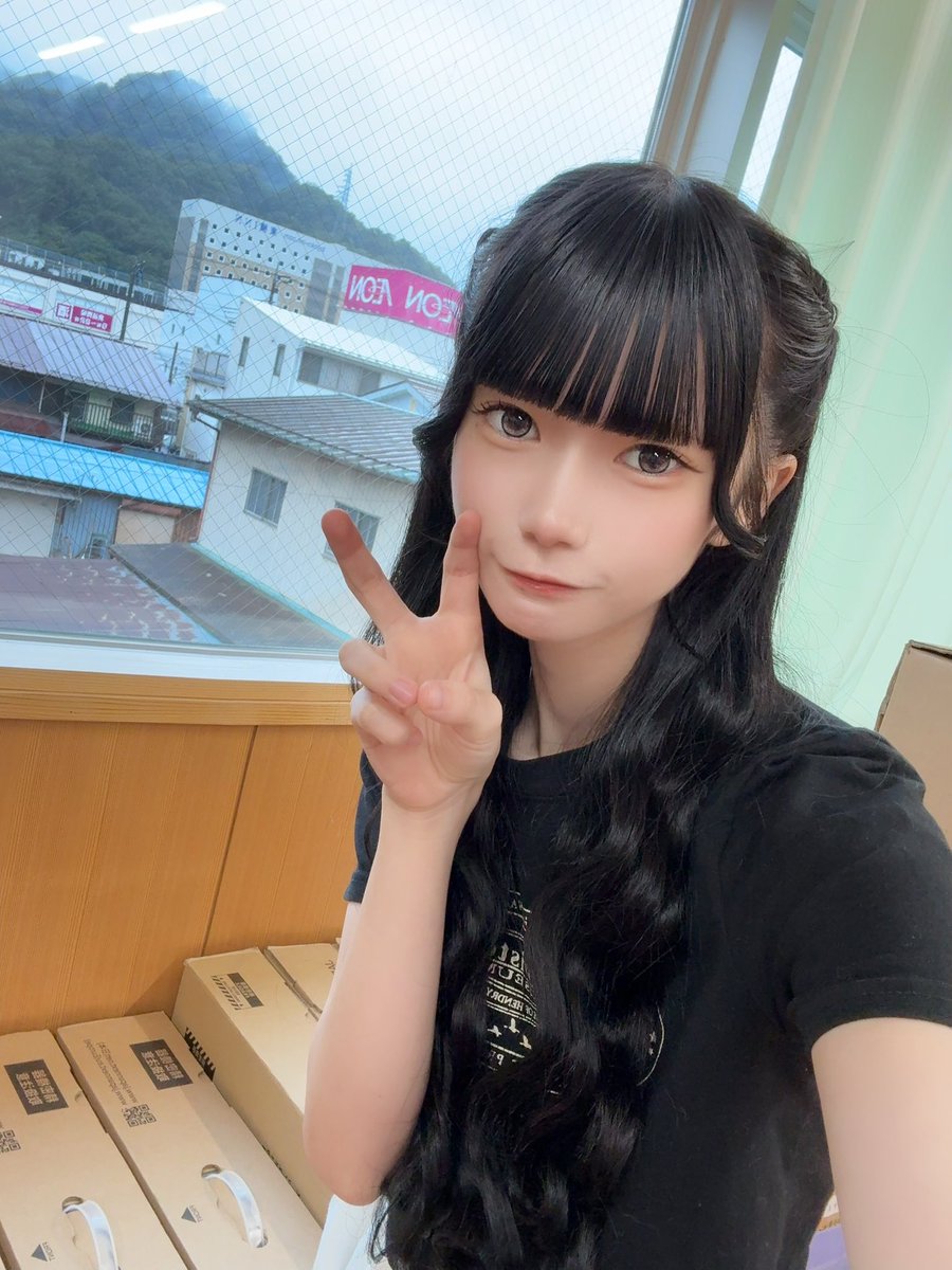 myojou_shino's tweet photo. 大月出身アイドルです！🏔´- https://t.co/RbzpAd4BC6