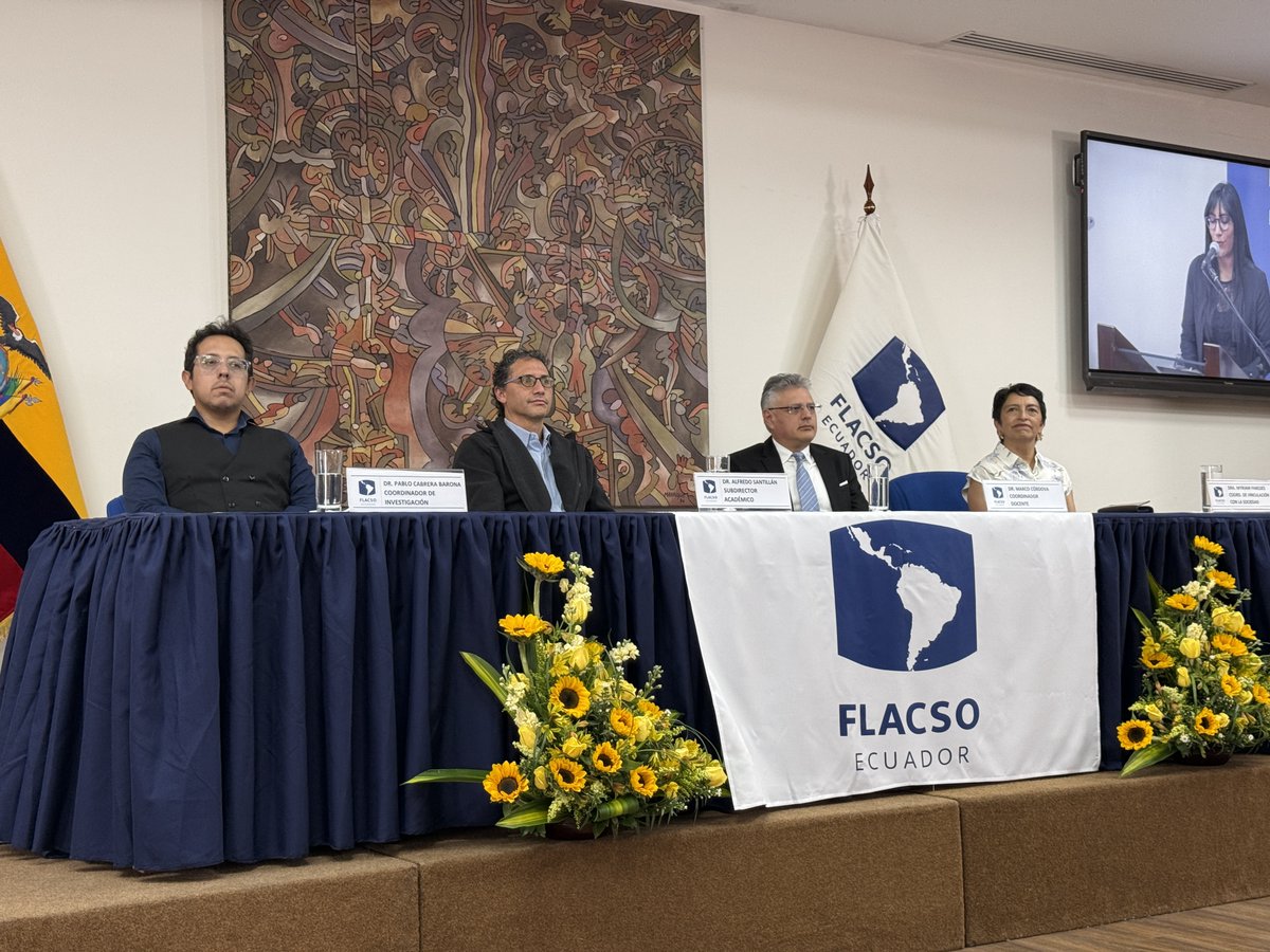 FLACSOec's tweet photo. 🎓💙 ¡Celebramos a nuestra nueva generación de especialistas de FLACSO Ecuador!

En esta ceremonia, estudiantes de 9 Especializaciones culminaron una etapa que les permitió ampliar sus conocimientos y fortalecer sus herramientas para abordar los desafíos de las Ciencias Sociales.

👏 Felicitamos a cada graduado y graduada por este logro y les deseamos muchos éxitos en los nuevos caminos que comienzan.

Ver más fotografías: https://t.co/LM8Eg5KKbW 

#FLACSOEcuador #Graduación #Especializaciones #CienciasSociales #FormaciónProfesional #EligeLoExtradordinario