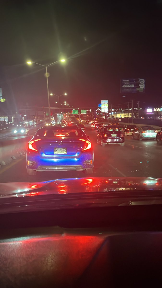 trejoar's tweet photo. Dónde están? @policiasaltillo es un caos periférico Luis Echeverría. Fila kilométrica https://t.co/kSq3MkiMBX