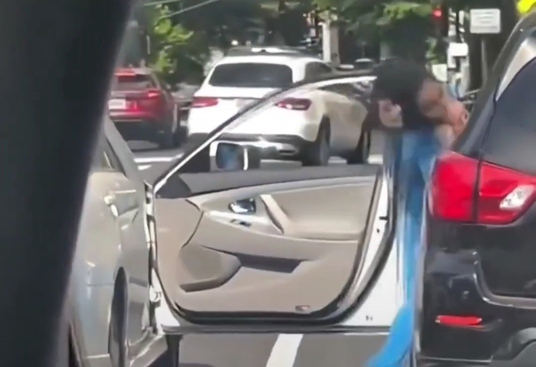 PelvisThrestly's tweet photo. @scvvm @WildMediaHQ Caught this on accident! Look at the drivers side mirror reflection, the driver is smiling/laughing 🤣🤣🤣 https://t.co/v6SgkrB5gS