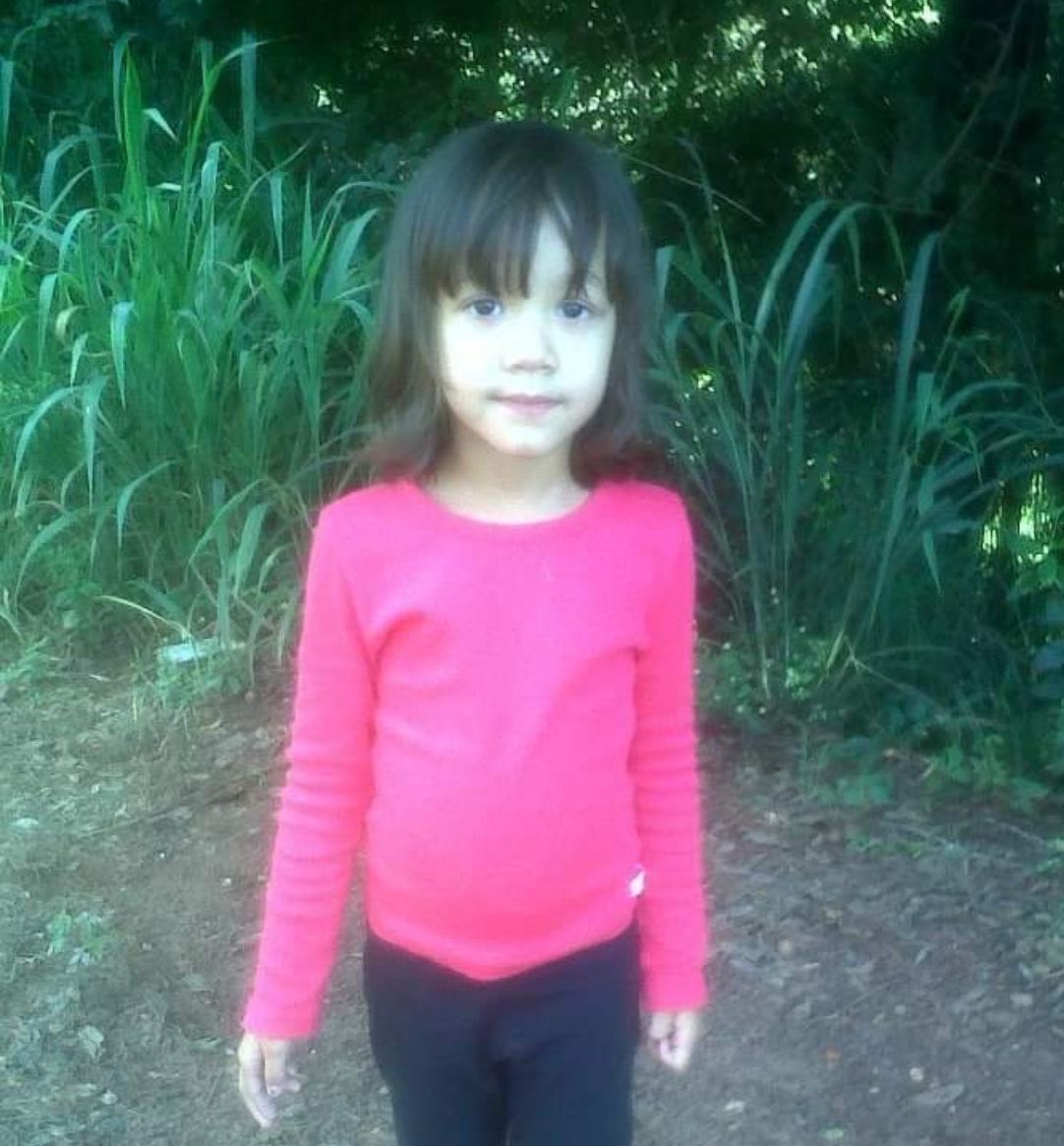 oxsakai's tweet photo. eu sempre me emociono vendo minhas fotos de quando eu era bebê ou criança, dava pra ver a inocência nos olhos realmente https://t.co/v022GSs5Nv