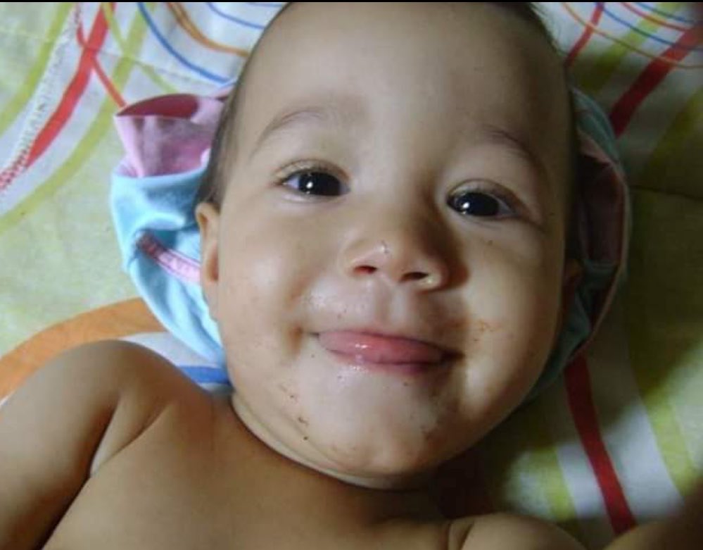 oxsakai's tweet photo. eu sempre me emociono vendo minhas fotos de quando eu era bebê ou criança, dava pra ver a inocência nos olhos realmente https://t.co/v022GSs5Nv