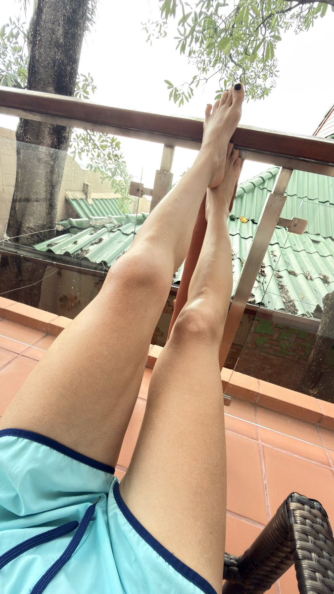 JIucA___'s tweet photo. Отлив сменился приливом, я смогла встать в 6 утра, а кофе мне смогли сделать только в 6.55, поэтому пила я его параллельно кардио на пляже.
Спортивный #morning https://t.co/k93336bbyQ
