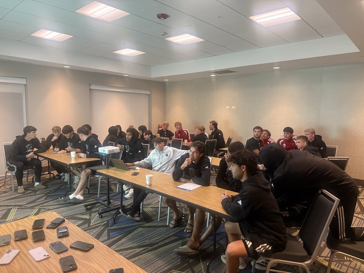 DUMensSoccer's tweet photo. Quiz Night! The tradition continues…

#OneDrury | #WillToWin https://t.co/H3Y2Mor0mL