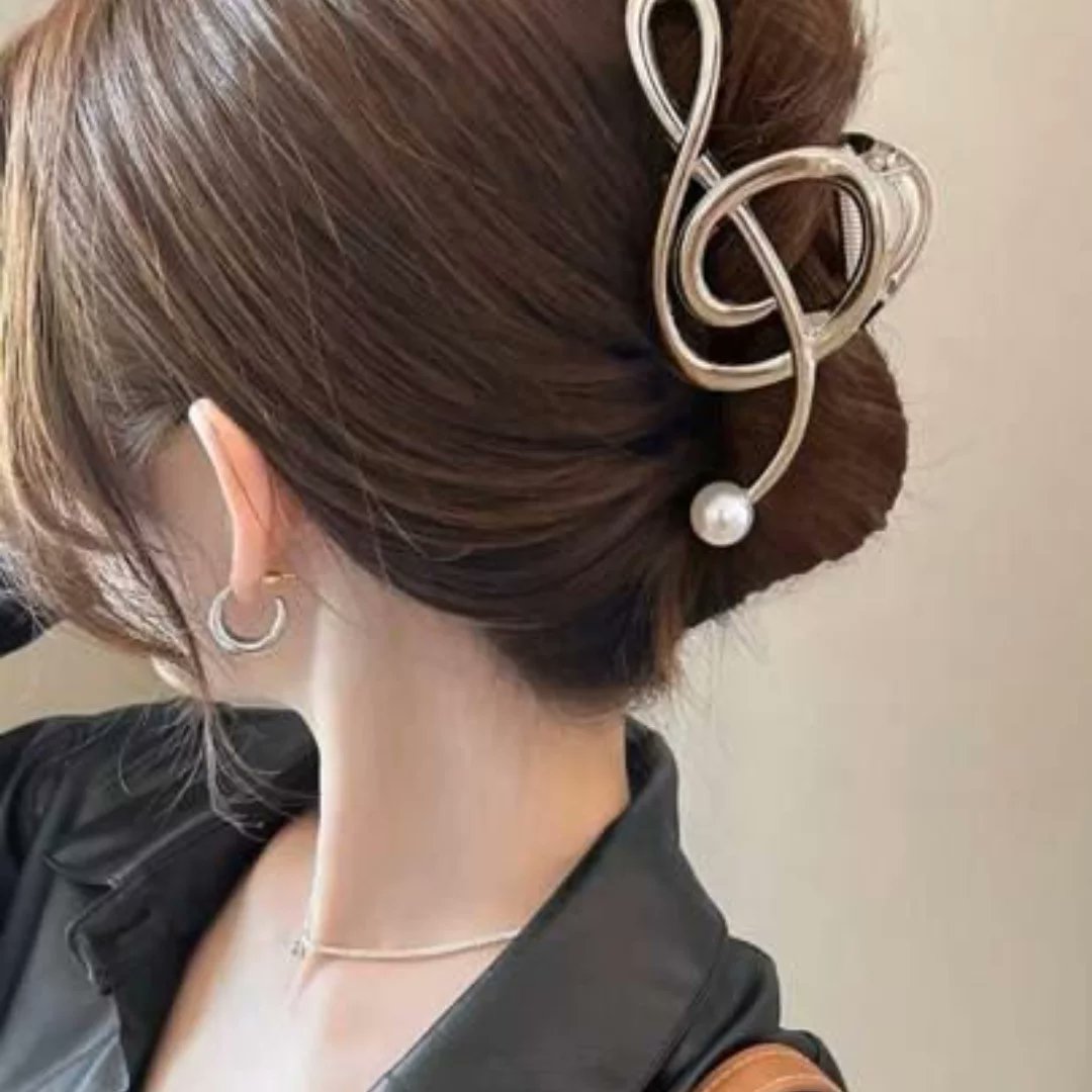Andreyandrades's tweet photo. Music meets elegance. Treble Clef Pearl Claw for girls who love the details. Strong grip, lightweight feel, timeless style. https://t.co/YPmhqtbHC9